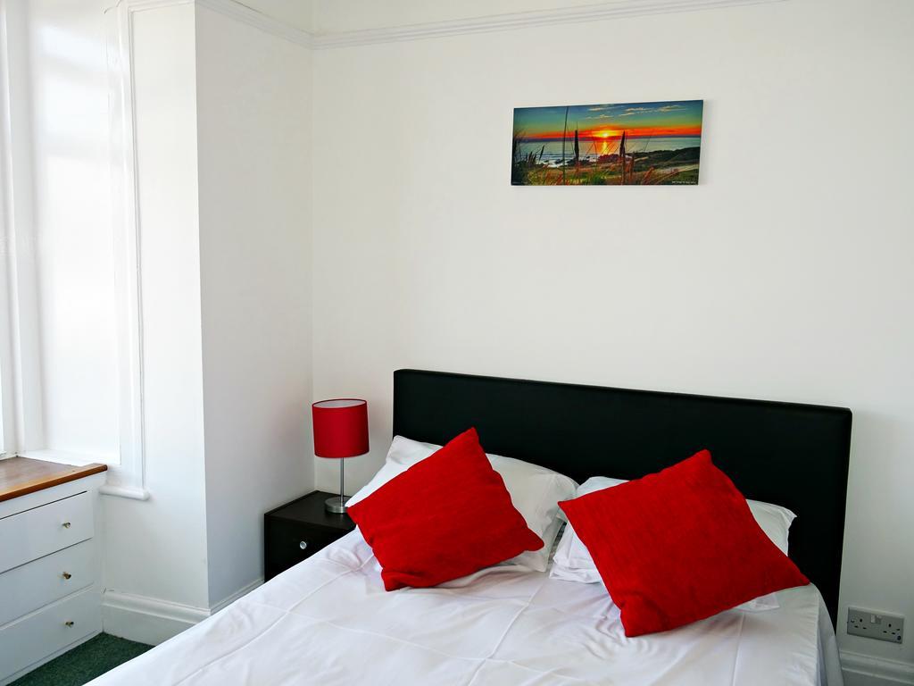 Hotel Ocean Breeze New Quay Exterior foto